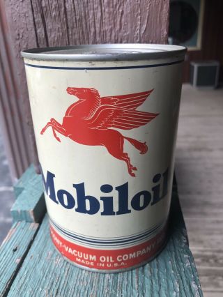 Vintage Mobil Motor Oil Can 1940s Full 8.  5 Mobiloil Pegasus Old Stock