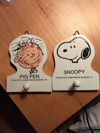 Peanuts Snoopy Pig Pen Set Of Two Wooden Hanging Pegs