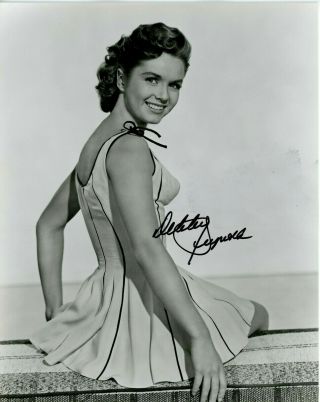 Debbie Reynolds (1932 - 2016) Signed 8x10 Photo