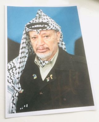Yasir Arafat Hand Signed Autograph Paper Photo - President Of Palestine