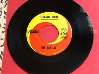 THE BEATLES - ELEANOR RIGBY/YELLOW SUBMARINE CAPITOL 45 RPM Record NM - 3