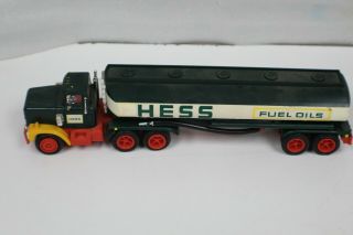 VINTAGE 1977 HESS FUEL OILS TRUCK TOY TANKER W/ BOX Pre - Owned 7