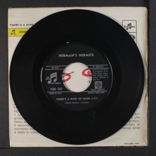 HERMAN ' S HERMITS: There ' s A Kind Of Hush / Dandy 45 (Italy,  PS,  sl cw,  disc clo 3