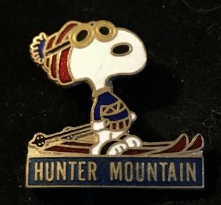 Hunter Mountain Snoopy Skiing Ski Pin Badge York Resort Travel Lapel Peanuts