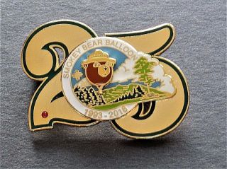 Smokey Bear Hot Air Balloon Commemorative Pin - - Gold - - 25 Year Anniversary 3d