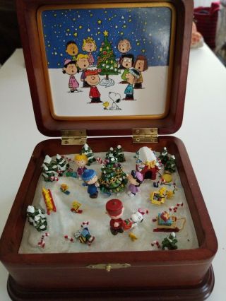 Danbury Peanuts™ Christmas Music Box Rare And Retired