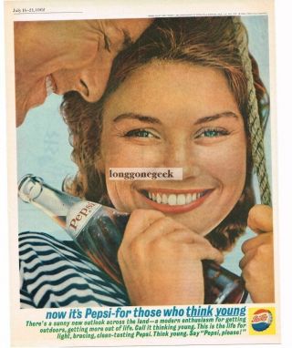 1962 Pepsi - Cola Pretty Smiling Woman Vtg Print Ad