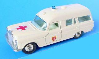 1967 Lesney Matchbox King Size K - 6 Mercedes Benz Binz Ambulance White W Blue Lt