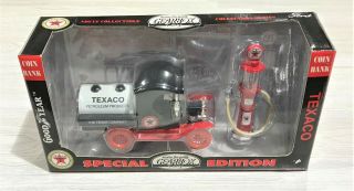 Gearbox Toy Texaco 1912 Ford Model T Coin Bank And Wayne Gas Pump Combo Set