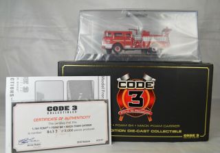 Code 3 13111 " Fdny " Mack Foam 84 Carrier 1:64 Scale With Display & Box