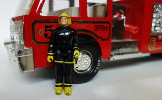 VINTAGE TONKA FIRE ENGINE TRUCK 5 WITH FIREMAN EXTENSION LADDER 33105 S 2