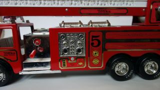 VINTAGE TONKA FIRE ENGINE TRUCK 5 WITH FIREMAN EXTENSION LADDER 33105 S 3