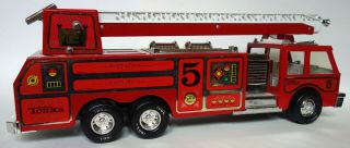 VINTAGE TONKA FIRE ENGINE TRUCK 5 WITH FIREMAN EXTENSION LADDER 33105 S 5