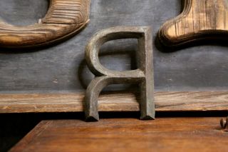 Early Brass Letter " R " Antique Trade Sign Folk Art Primitive Emblem Badge Old