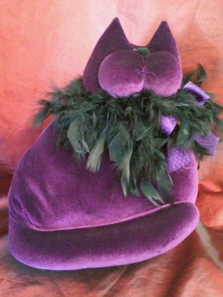 Large 13 " Snickelldoodles Musical " Memories " Purple Velvet Cat Black Feather Boa
