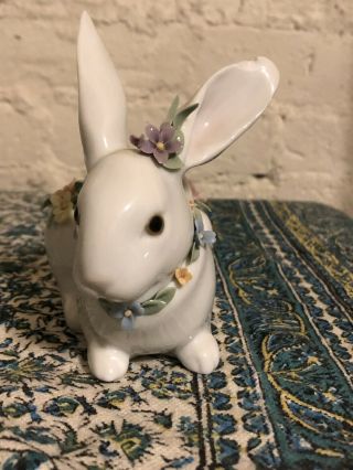 Lladro Attentive Bunny With Flowers,  010.  06098