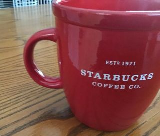 Starbucks Coffee Company 16 oz Red Barista Mug Cup 2001 ESTD 1971 In EUC 5