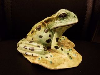 Ceramic Frog on Heart Shaped Leaf Figurine E319 Italy 5 x 5 x 3 