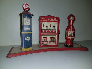 Vintage Marx Toys Tin Toy gas Station petrol pumps oil bottle rack America made 2