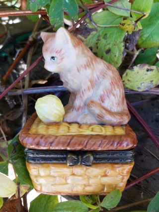 Ceramic Kitten With Yarn Sm.  Hinged Trinket Container With Sm.  Fish Inside
