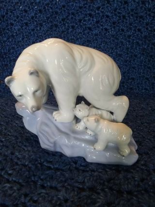 Polar Bear With Cubs " Nanook Underfoot " Fine Porcelain Nome Memories Alaska