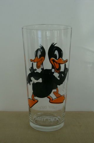 Daffy Duck Pepsi Glass 1973 Warner Bros.  White Lettering