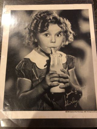 1937 Shirley Temple B&w Photo Drinking Milk,  Cass Dairy Farm Athol,  Ma