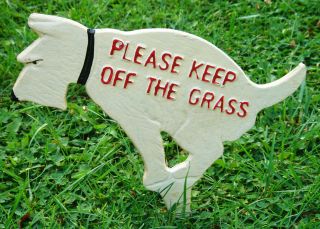 Rustic Cast Iron Dog Front Yard Sign Stake Dogs Keep Off The Grass Garden Plaque