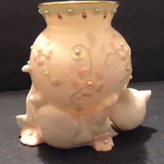 Lenox Petals and Pearls Cat/Kitten Bud Vase Figurine Gold and pearl accents 3
