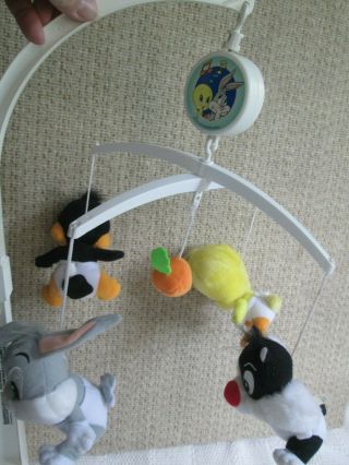 Looney Tunes Baby Mobile Musical Vintage Tweety Daffy Slyvester Bugs Bunny Plush 4