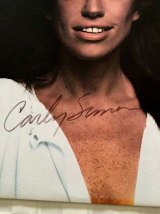 CARLY SIMON AUTOGRAPHED / SIGNED BEST OF ALBUM WITH LP RECORD AND FRAMED 2