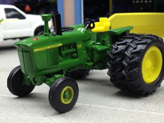 1/64 Ertl John Deere 4010 Tractor W/ Duals