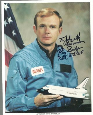 Autograph,  Hand Signed Astronaut Roy Bridges Official Nasa Photo,  1980