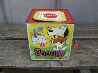 Vintage 1966 Snoopy & Peanuts Jack In The Box Music Box B0589
