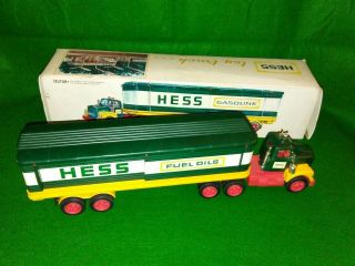 VINTAGE 1976 HESS FUEL OILS BARREL TRUCK TOY W/ BOX and 3 BARRELS AMERADA HESS 6