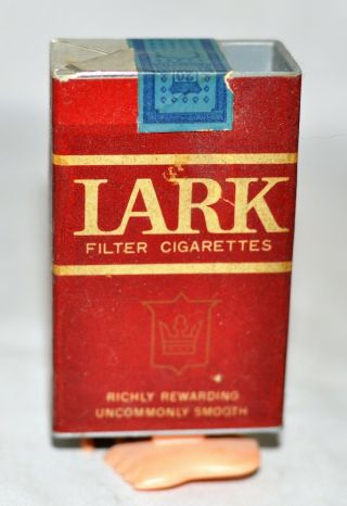 Circa 1966 LARK Walking Cigarette Pack wind - up toy 3