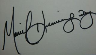 Mariel Hemingway Actress Autograph Signature Signed Card