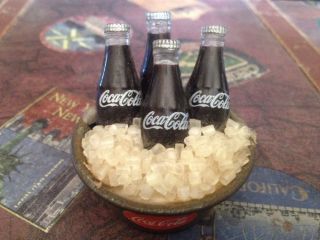 Vintage Miniature / Dollhouse Plastic Coca - Cola Coke Bottles With Ice In Tin Tub