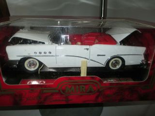 Mira Golden Line 1:18 White 1955 Convertible Buick Century