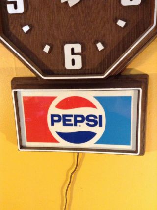 Vintage Pepsi Advertising Faux Wood Electric Wall Clock 5