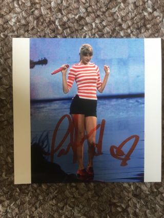Taylor Swift Hand Signed Autograph Photo - Singer & Musician