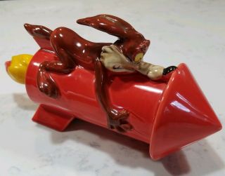 Wile E Coyote Acme Rocket Ceramic Bank Vintage Collectible Roadrunner Warner