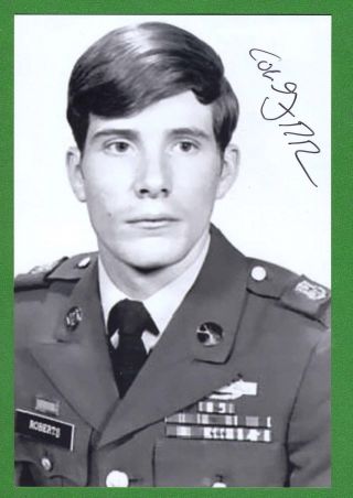 Col.  Gordon Roberts Usa Vietnam Cmoh Medal Of Honor Signed 4x6 Photo E17847
