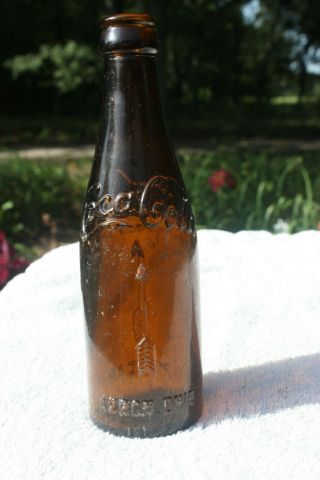 Vintage Amber Straight Side Ss Coca Cola Bottle - - Akron Ohio - - Oh Arrows