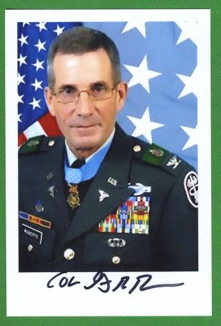Col.  Gordon Roberts Usa Vietnam Cmoh Medal Of Honor Signed 4x6 Photo E17848