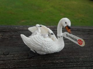 Swan With Babies By Schleich/ Toy/13718/toy/retired