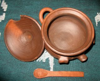 Chilean Pomaireware Pottery Pig Dish Bean Pot with Wooden Spoon Chile 6