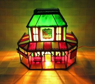 COCA COLA 1997 STAINED GLASS LIGHTED VICTORIAN HOTEL LAMP NIGHTLIGHT 3