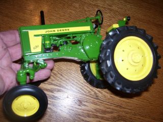 2001 Collectors Edition John Deere 620 High Crop Tractor - 1/16 Scale Toy