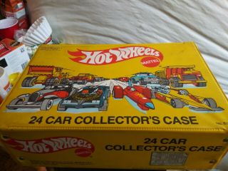 Hot Wheels 24 Car Case And Old Cars